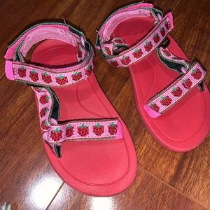 Toddler girl TEVA